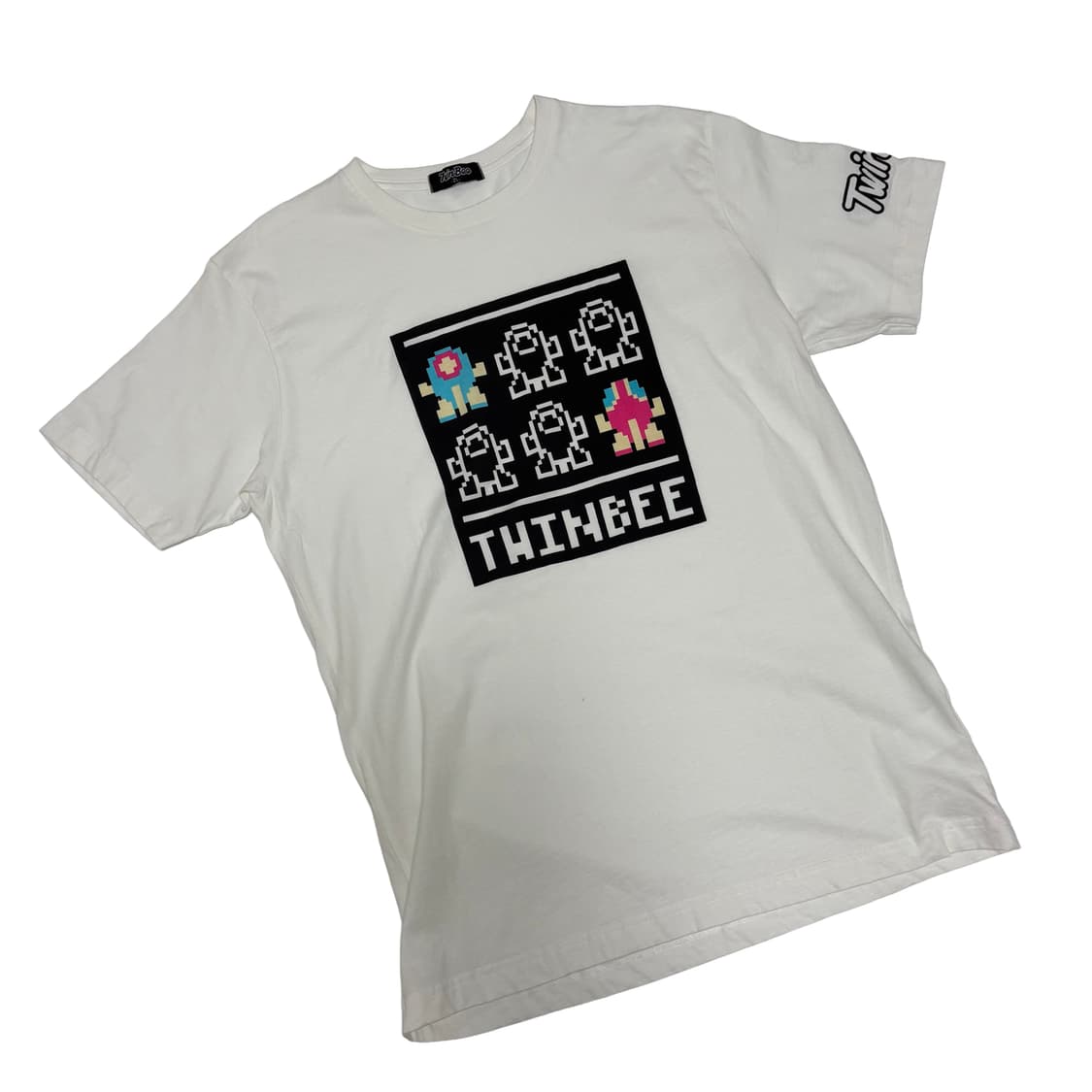 트윈비(THINBEE) 픽셀 아트 그래픽 화이트 티셔츠 상품이미지1