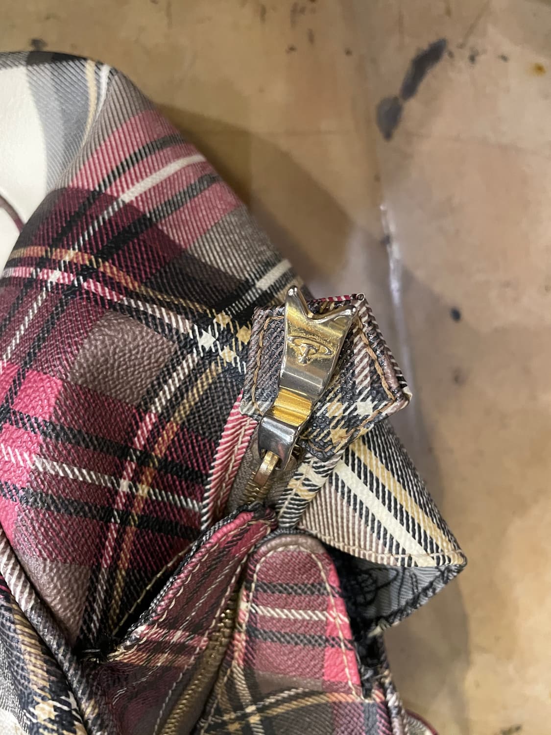 vivienne westwood 비비안웨스트우드 체크 토트백 상품이미지4