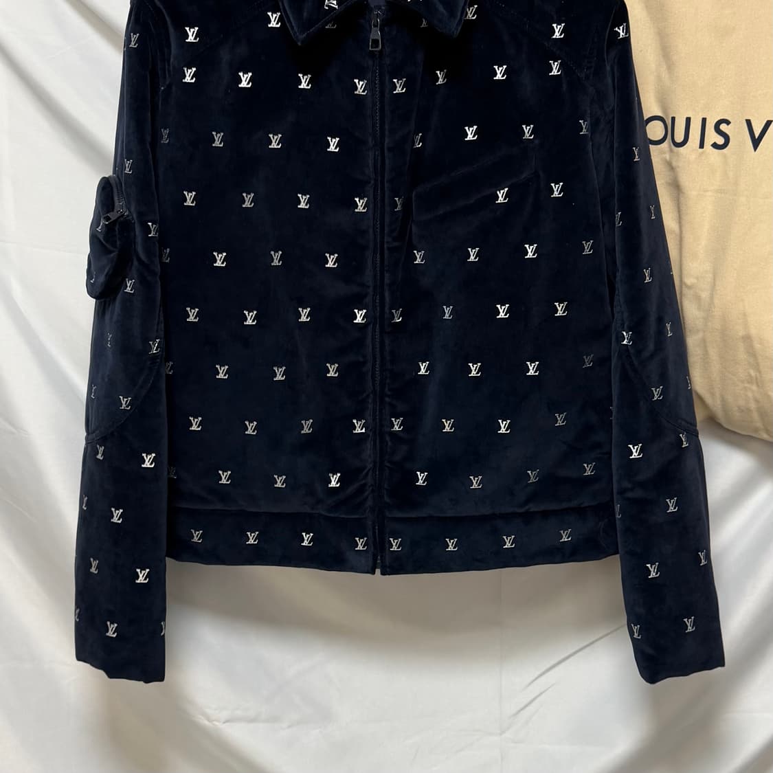[S+급/48] 루이비통 LV 벨벳 이브닝 모노그램 블루종 자켓 상품이미지3