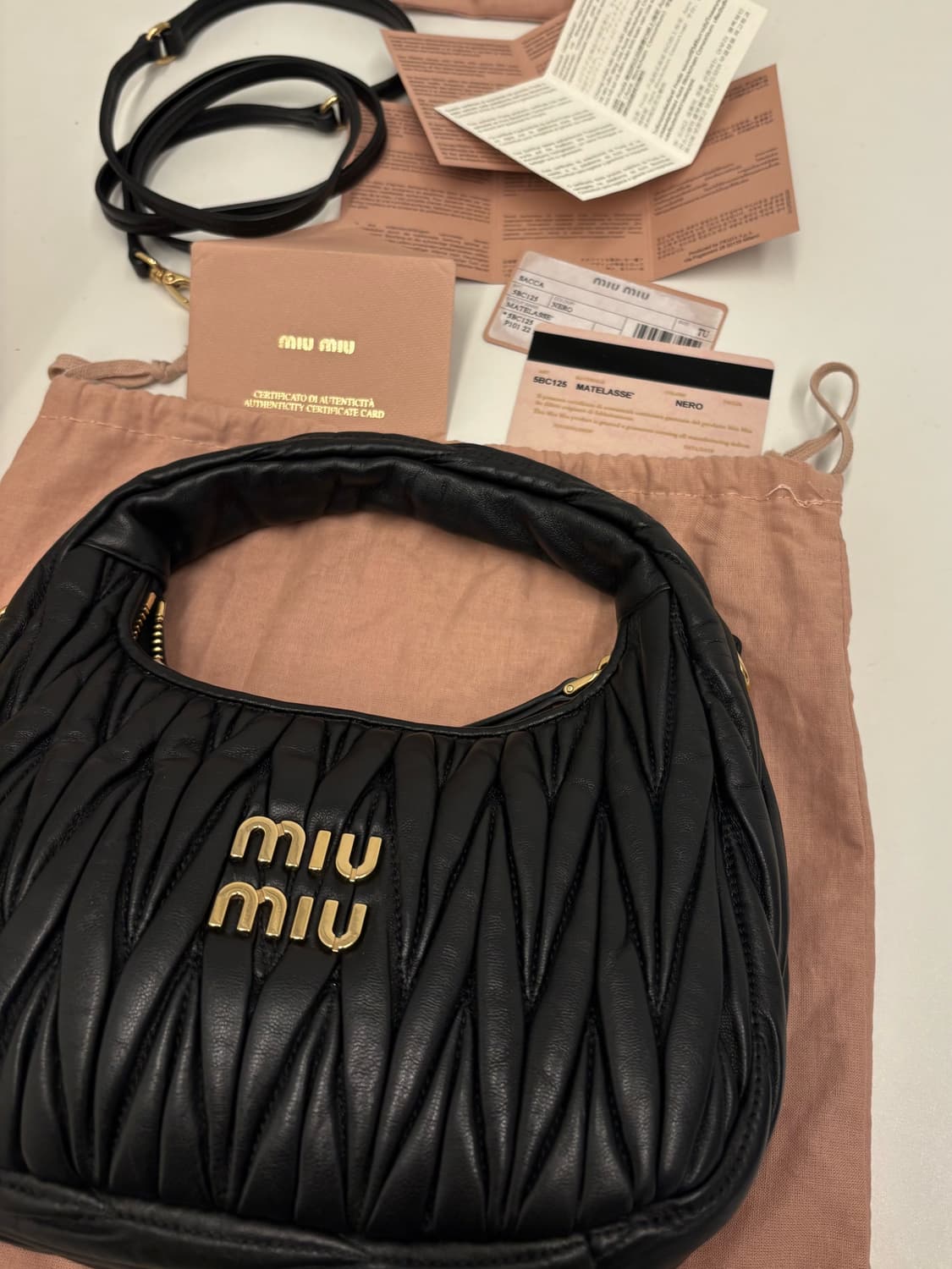 미우미우 완더 호보백 스몰 상품이미지1