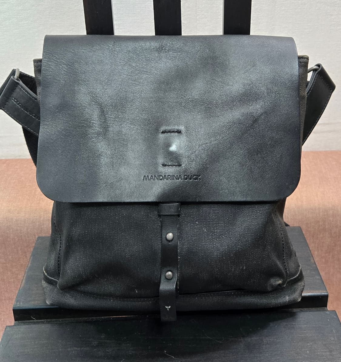 만다리나덕 레더 트리밍 크로스백   상품이미지1