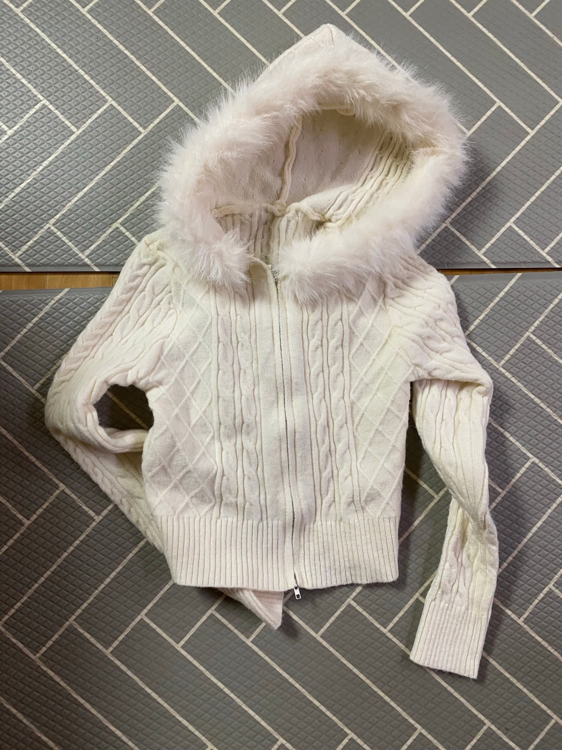 크롭 퍼니트집업 상품이미지1