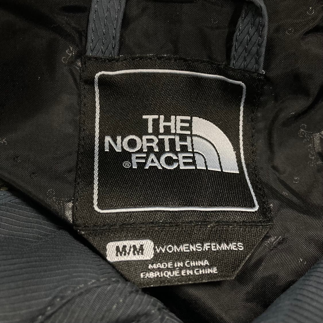 노스페이스 네이비 컬러 스몰 로고 패턴 바람막이 상품이미지3