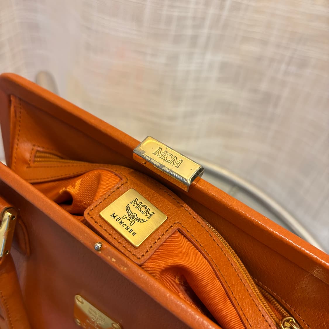 정품 MCM 금장 토트백     상품이미지7