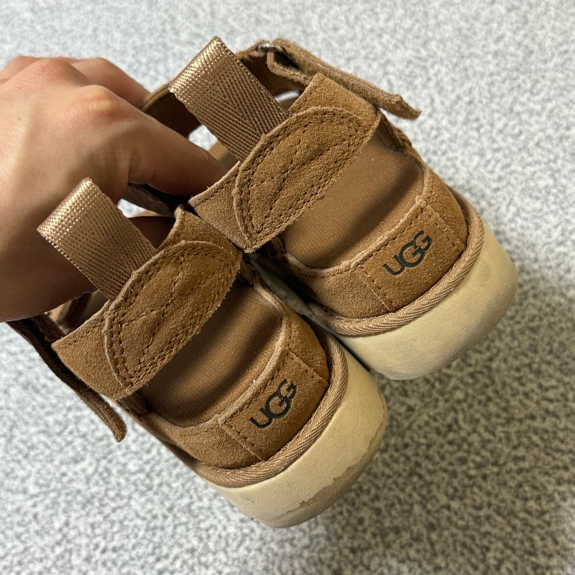 [정가 23만원] UGG 어그 스트랩 샌들 240 상품이미지6