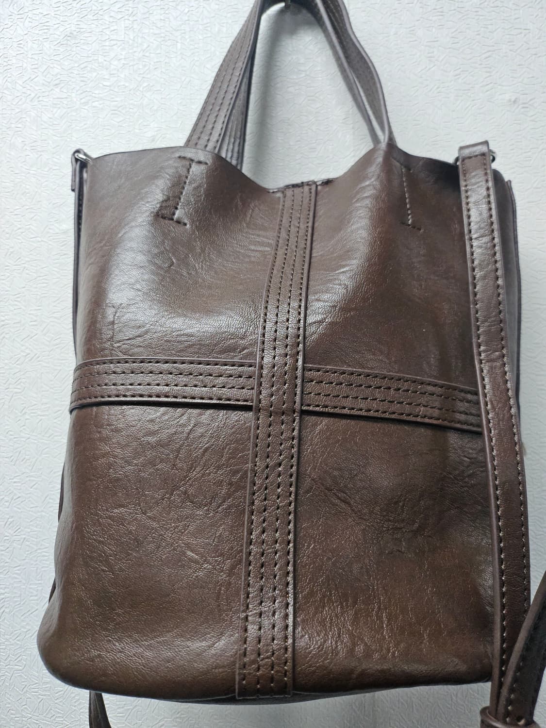 브라운 인조가죽 원통형 토드 크로스백 상품이미지1