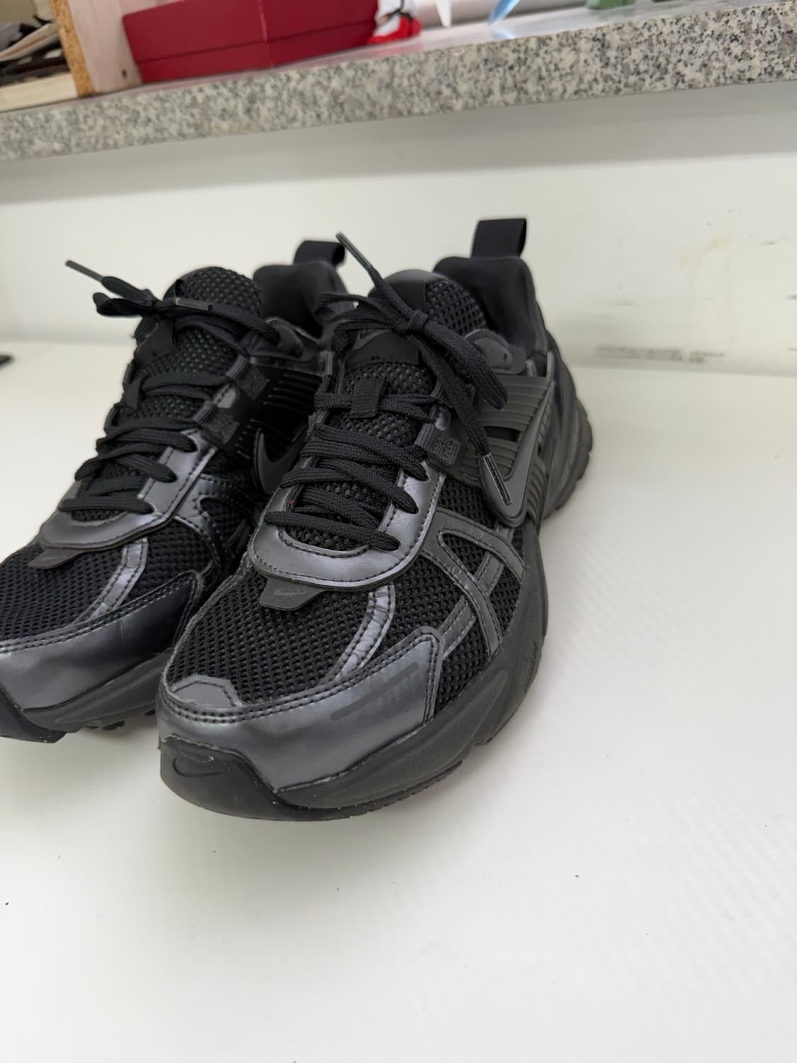 정품) 나이키 V2K 런 블랙 컬러웨이 운동화 260 상품이미지2