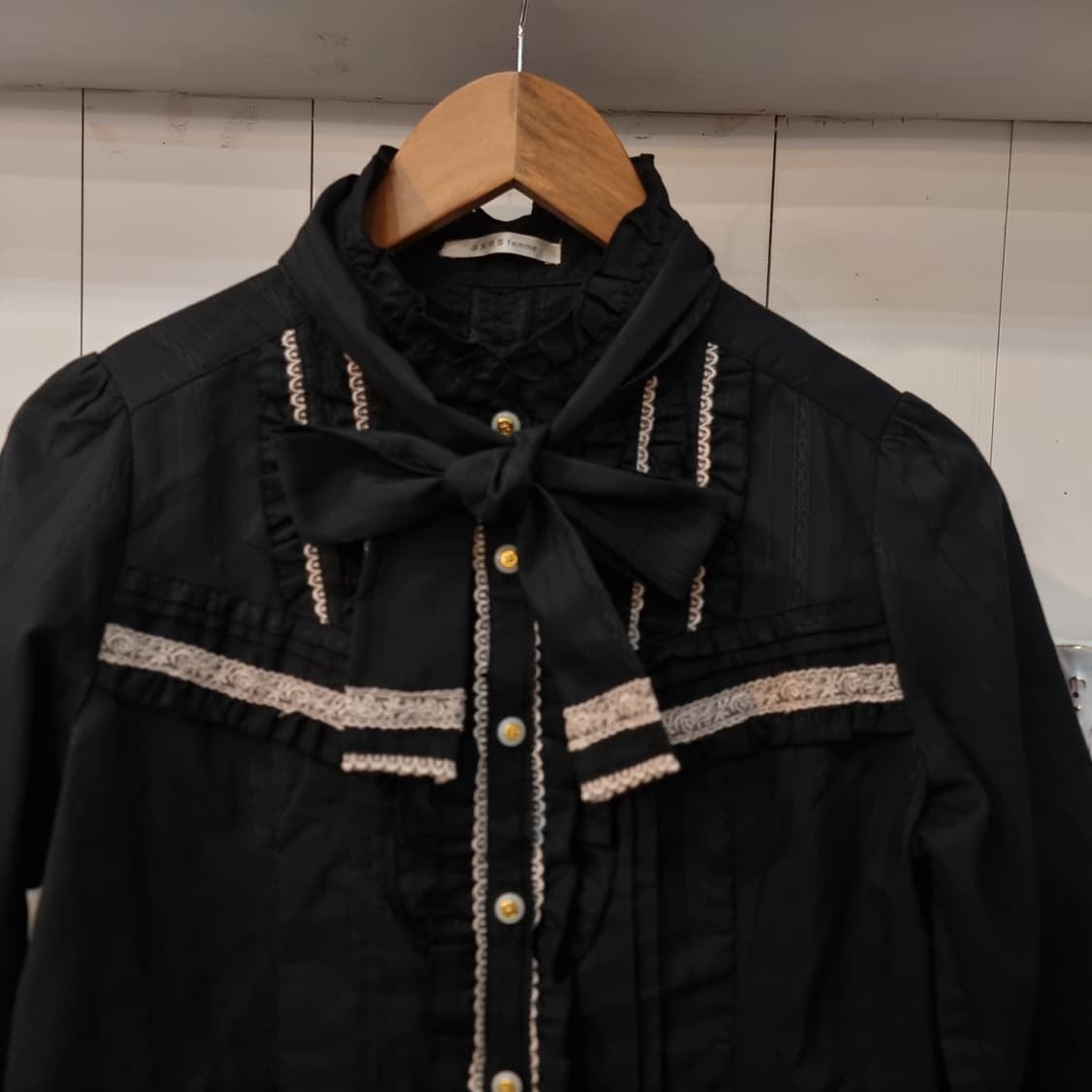 axes femme(악세스팜므) 블랙 레이스 리본 블라우스 상품이미지2