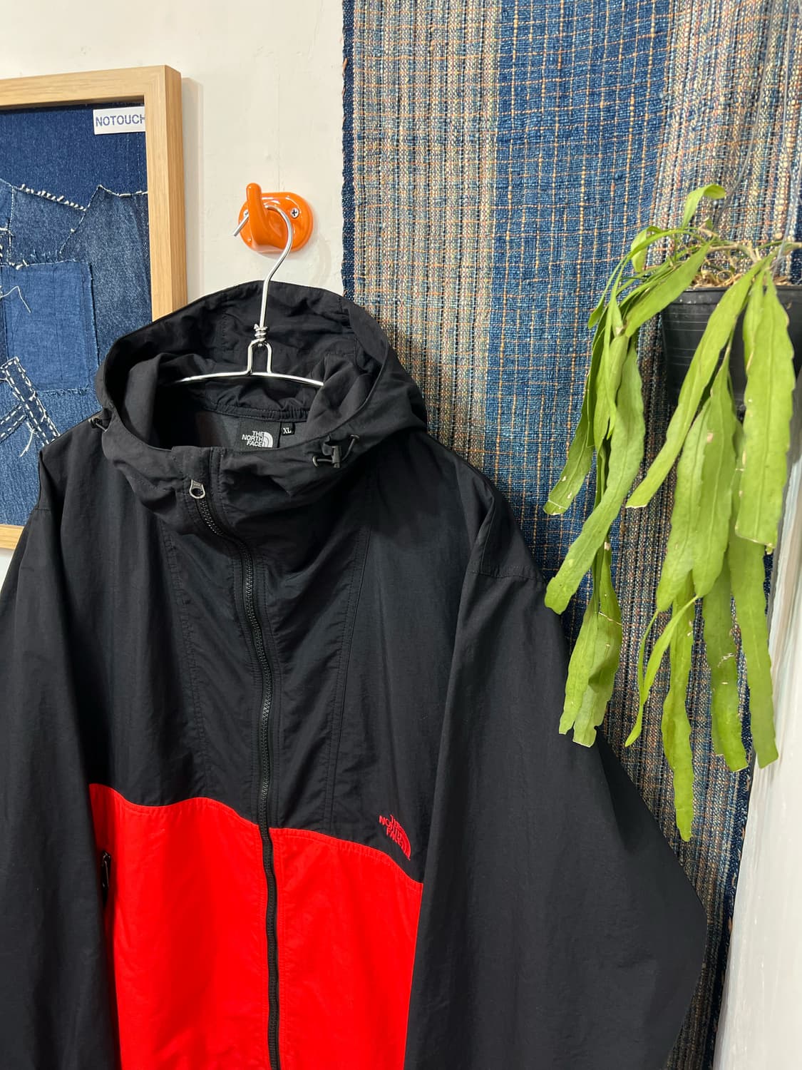 The North Face Windbreaker Hooded Zip-Up 상품이미지10