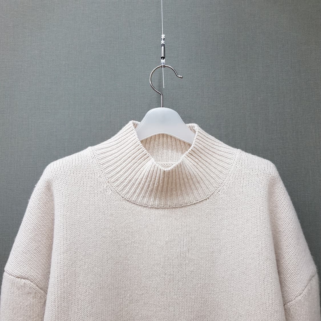 브록 컬렉션  울 캐시미어 하이넥 니트  XS사이즈 상품이미지2