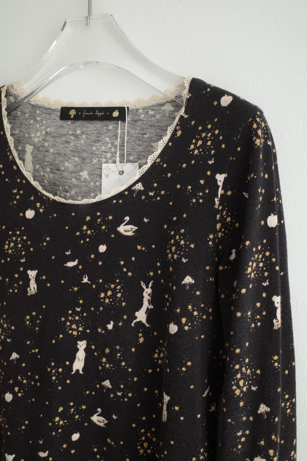 Lace trimming graphic top 상품이미지5