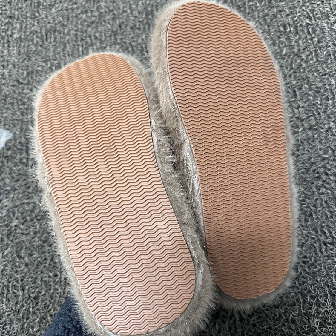 [새상품] VOV 보브 여성 퍼 실내화 슬리퍼 235-240 상품이미지6