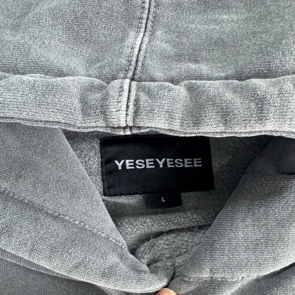 Yeseyesee 예스아이씨 그레이 후드티 상품이미지5