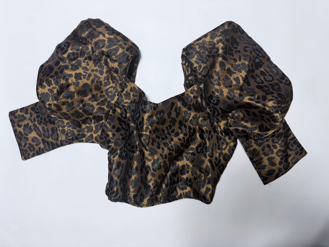 퍼프드소매 호피 하트넥 탑 상품이미지1