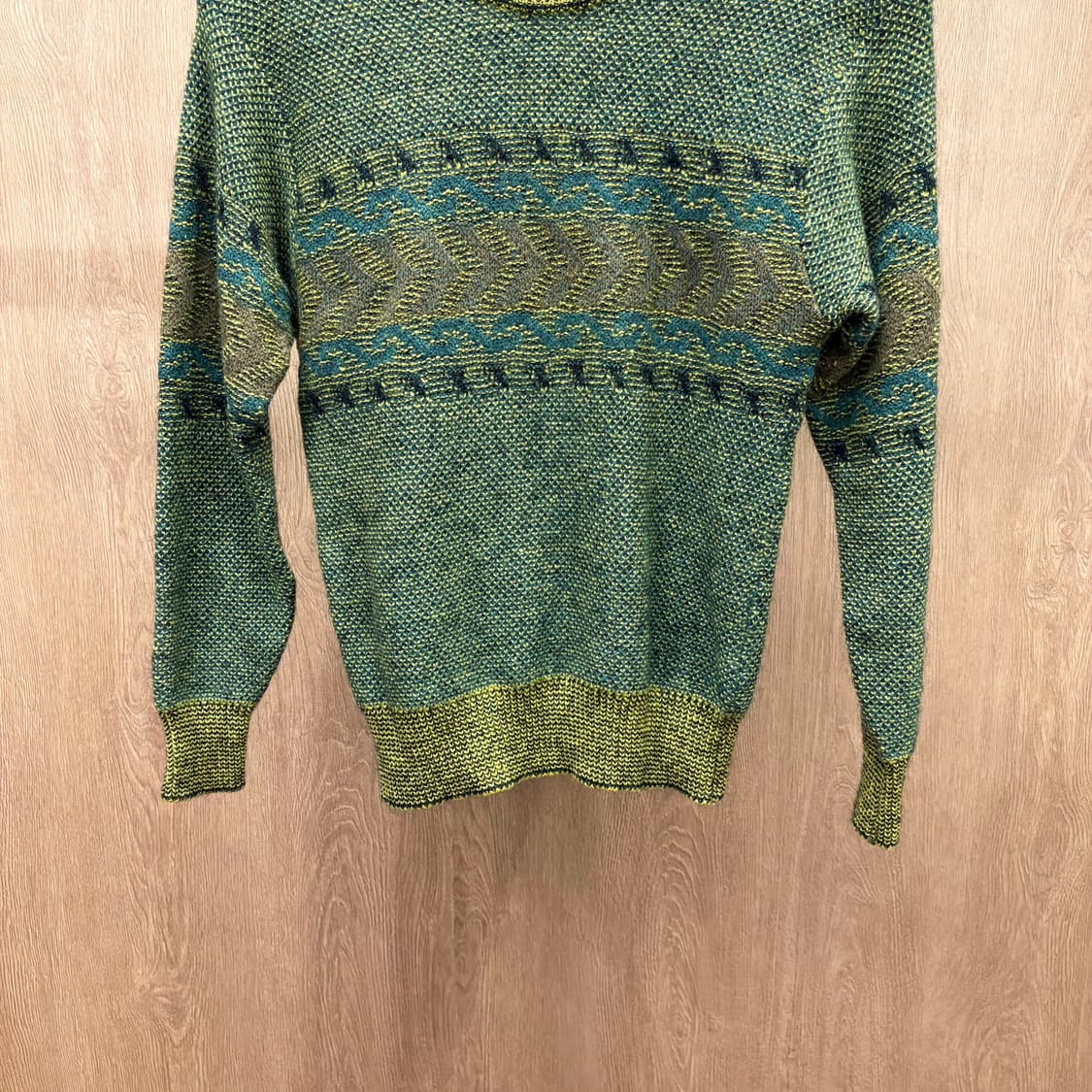 입생로랑 라운드넥 긴팔 울 니트 헤링본 스트라이프 패턴 디테일 그린 상품이미지5