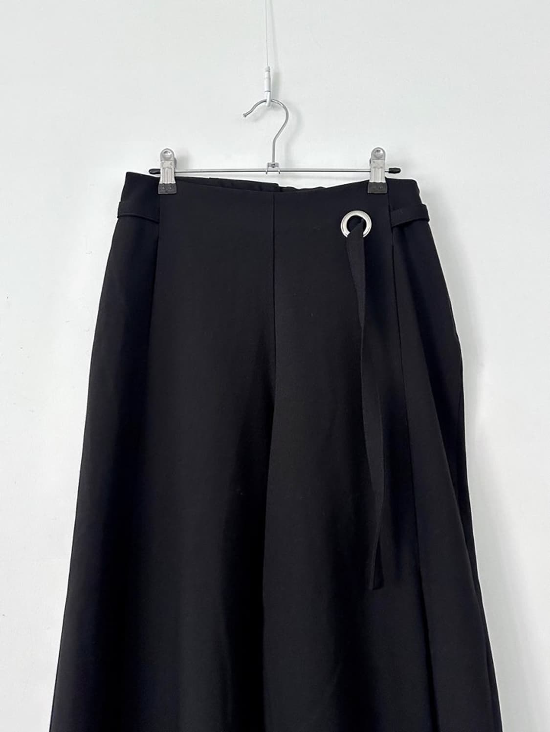 Side hole strap pants / black 상품이미지5