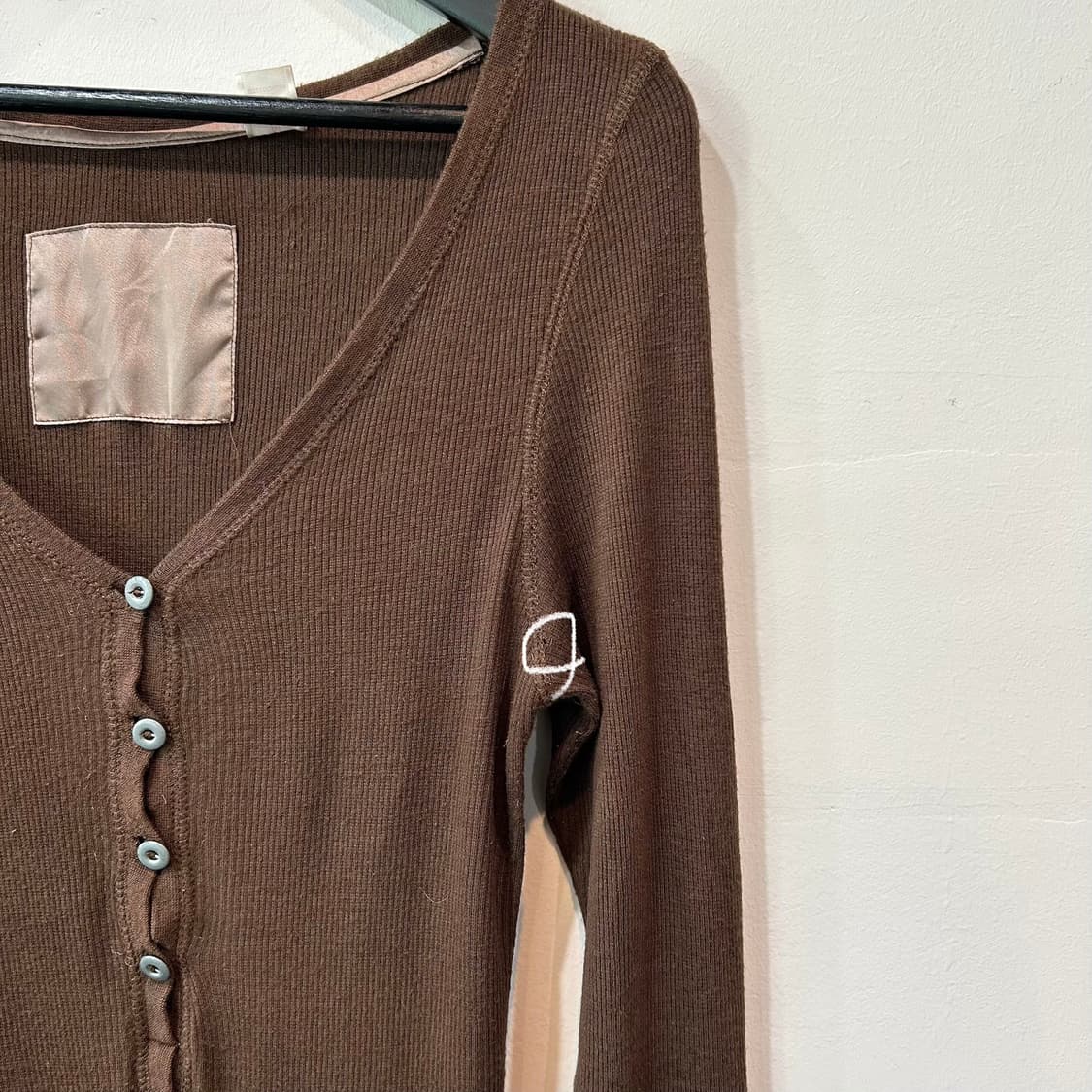 브라운 버튼 롱 슬리브 상품이미지4