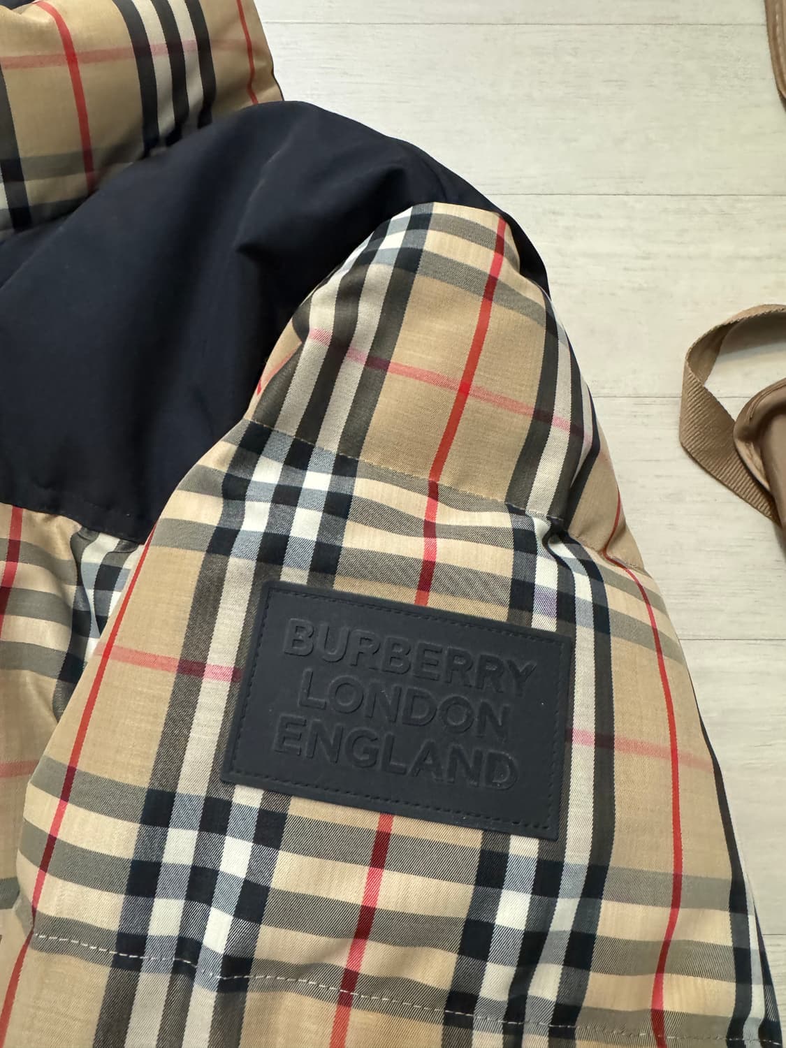 버버리 양면 패딩점퍼자켓 송민호 착용 상품이미지6