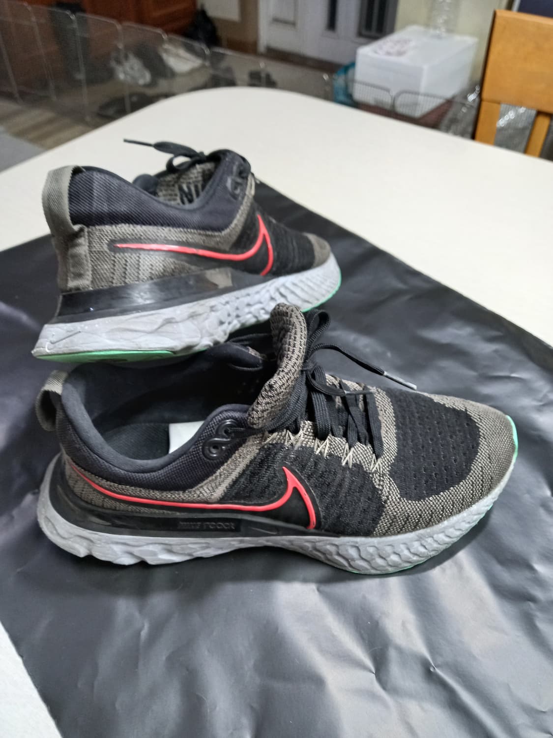 275 NIKE REACT 러닝화 블랙 상품이미지2