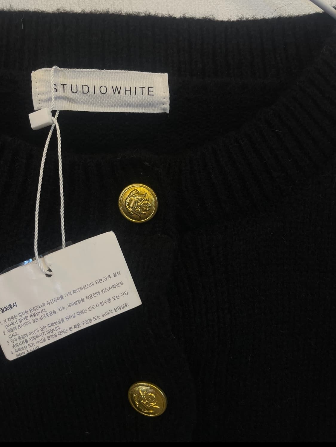 스튜디오화이트 금장단추 배색니트가디건 새상품:) 상품이미지3