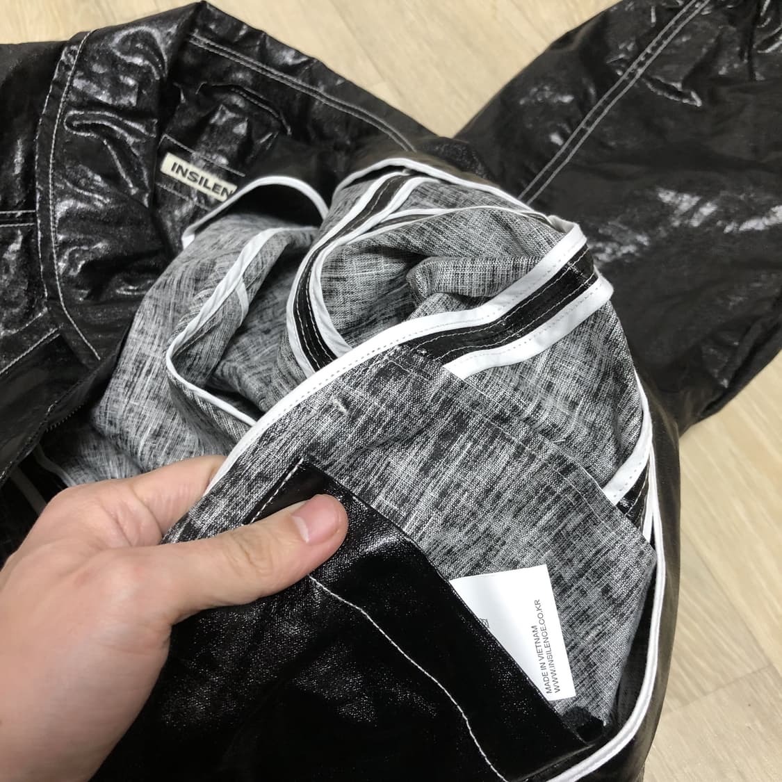 (S) 새상품 인사일런스 INSILENCE 우먼 글로시 리버시블 점퍼 상품이미지9