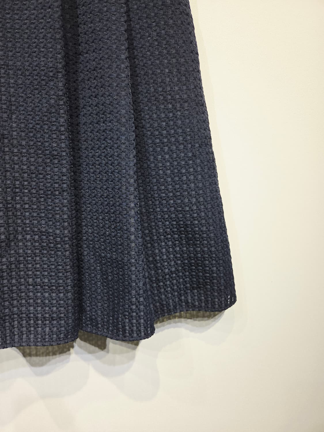 KARL LAGERFELD 칼라거펠트 파리 텍스처 플레어 스커트 상품이미지5