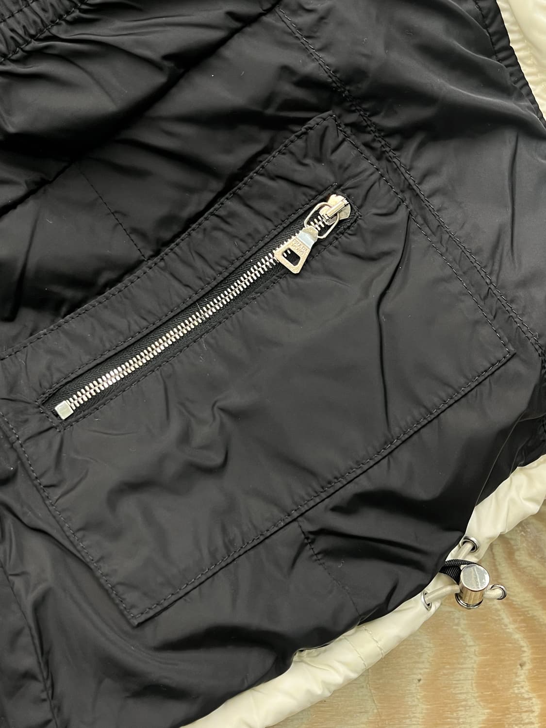 프라다 06a/w 화이트 다운 푸퍼 상품이미지6