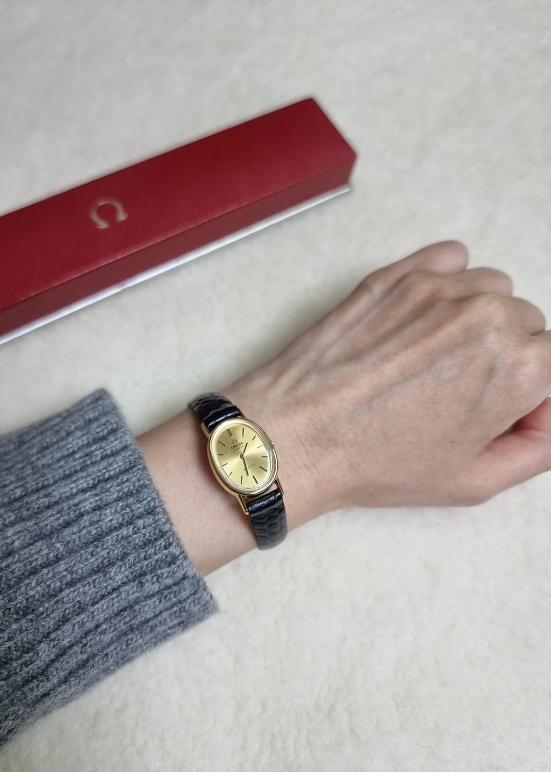 오메가 드빌 빈티지 오벌 샴페인 선레이 다이얼 쿼츠 여성시계 상품이미지6
