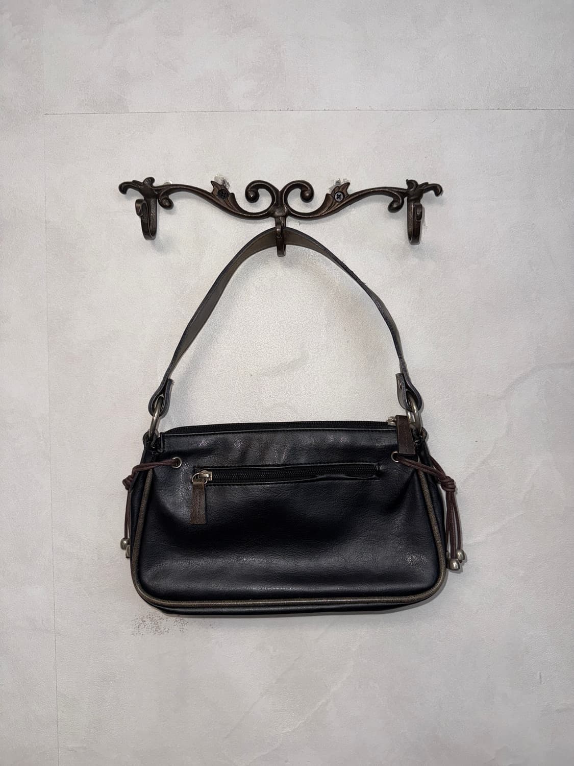Black flower stitch stud shoulder bag 상품이미지4