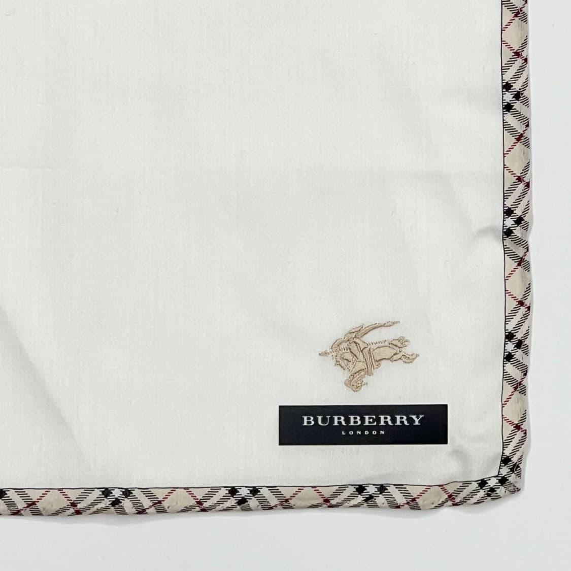 (새상품) burberry /버버리 쁘띠스카프 손수건 상품이미지3