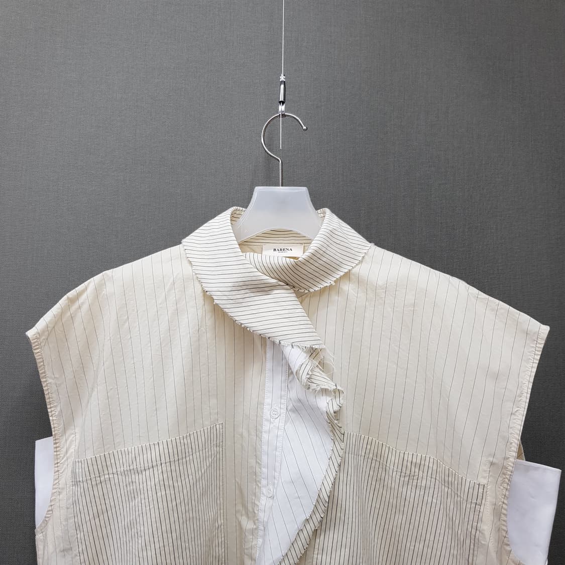 바레나베네치아 스트라이프 슬리브리스 러플 블라우스 40사이즈 상품이미지2