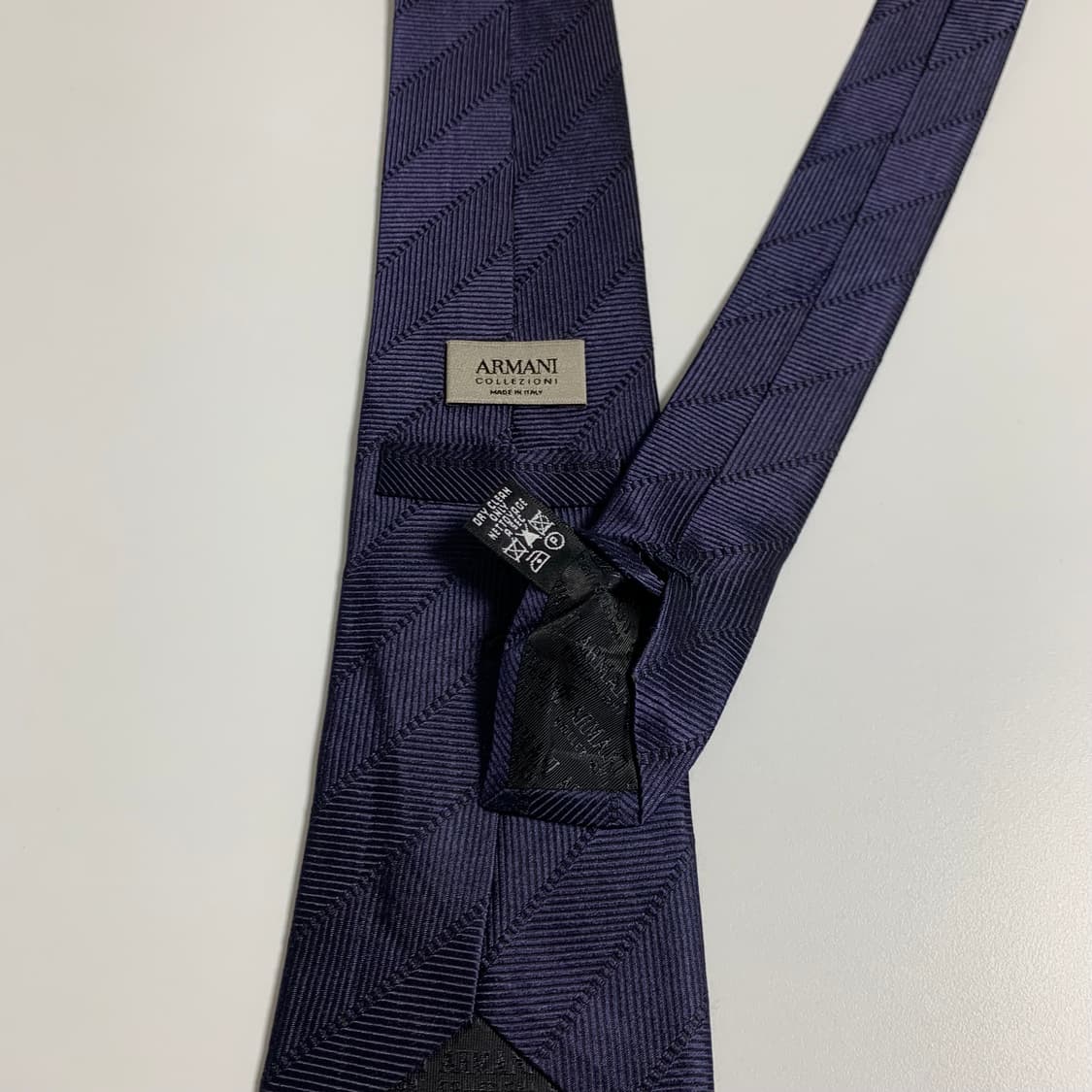 알마니(ARMANI) 네이비 레지멘탈 클래식넥타이 명품 신형라벨 A+ 상품이미지8