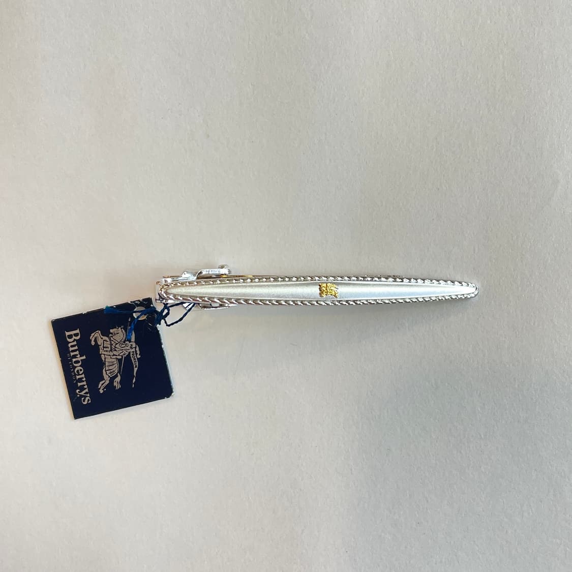 버버리 넥타이핀 새상품 상품이미지1