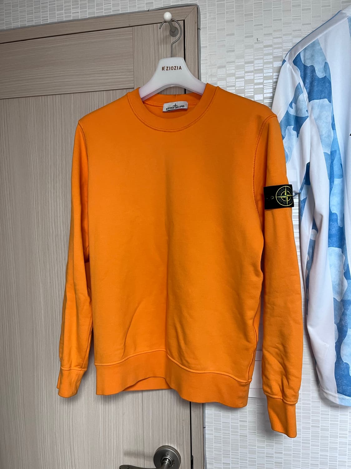 [L]스톤아일랜드 오렌지색 맨투맨 상품이미지1
