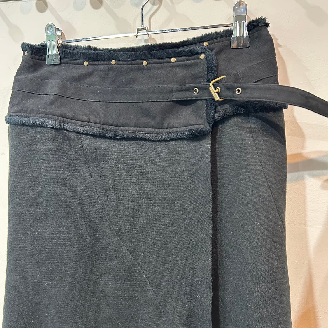 블랙 언발 랩 스커트 상품이미지3