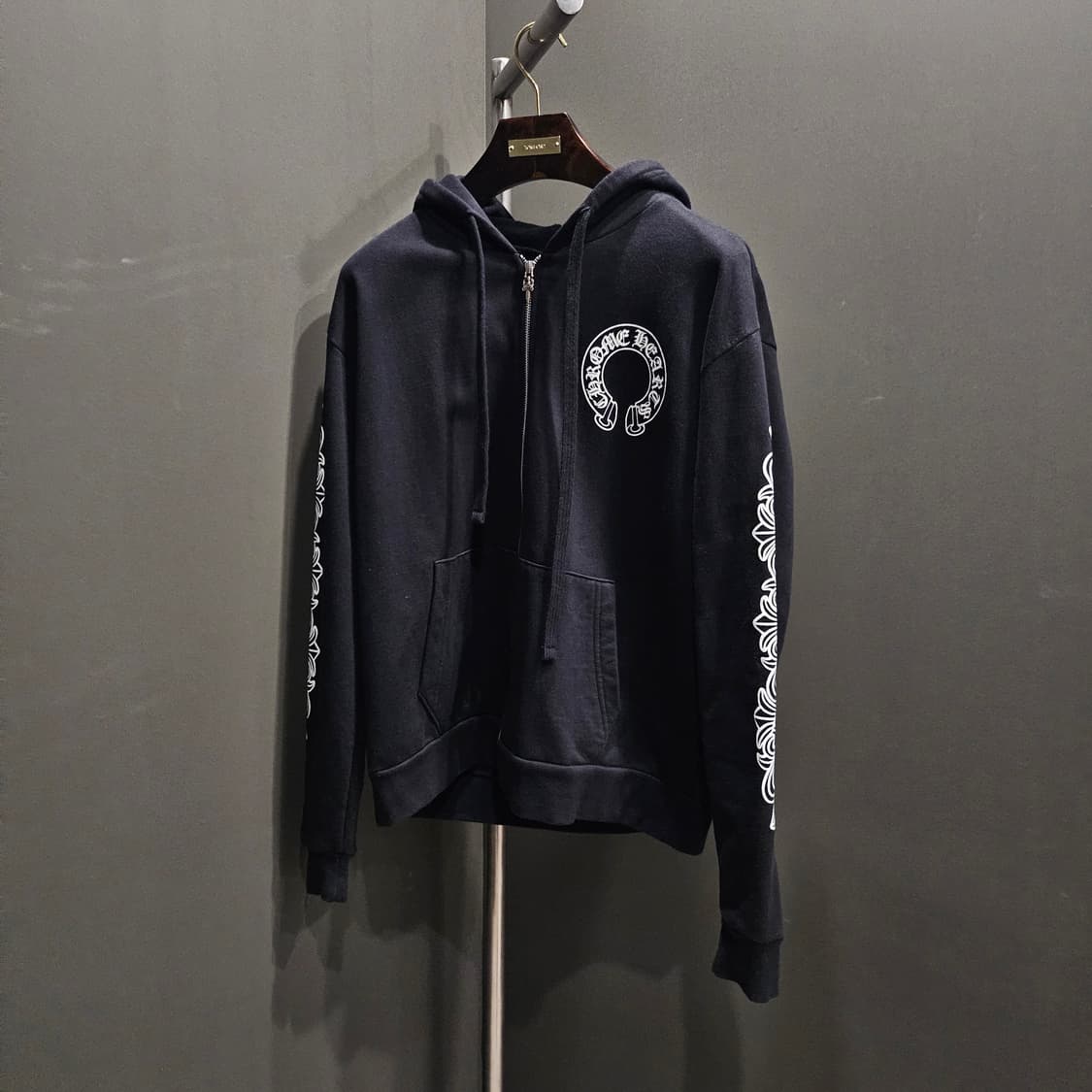 크롬하츠 홀스슈 플로랄 플리스 집업 후드 블랙 상품이미지2