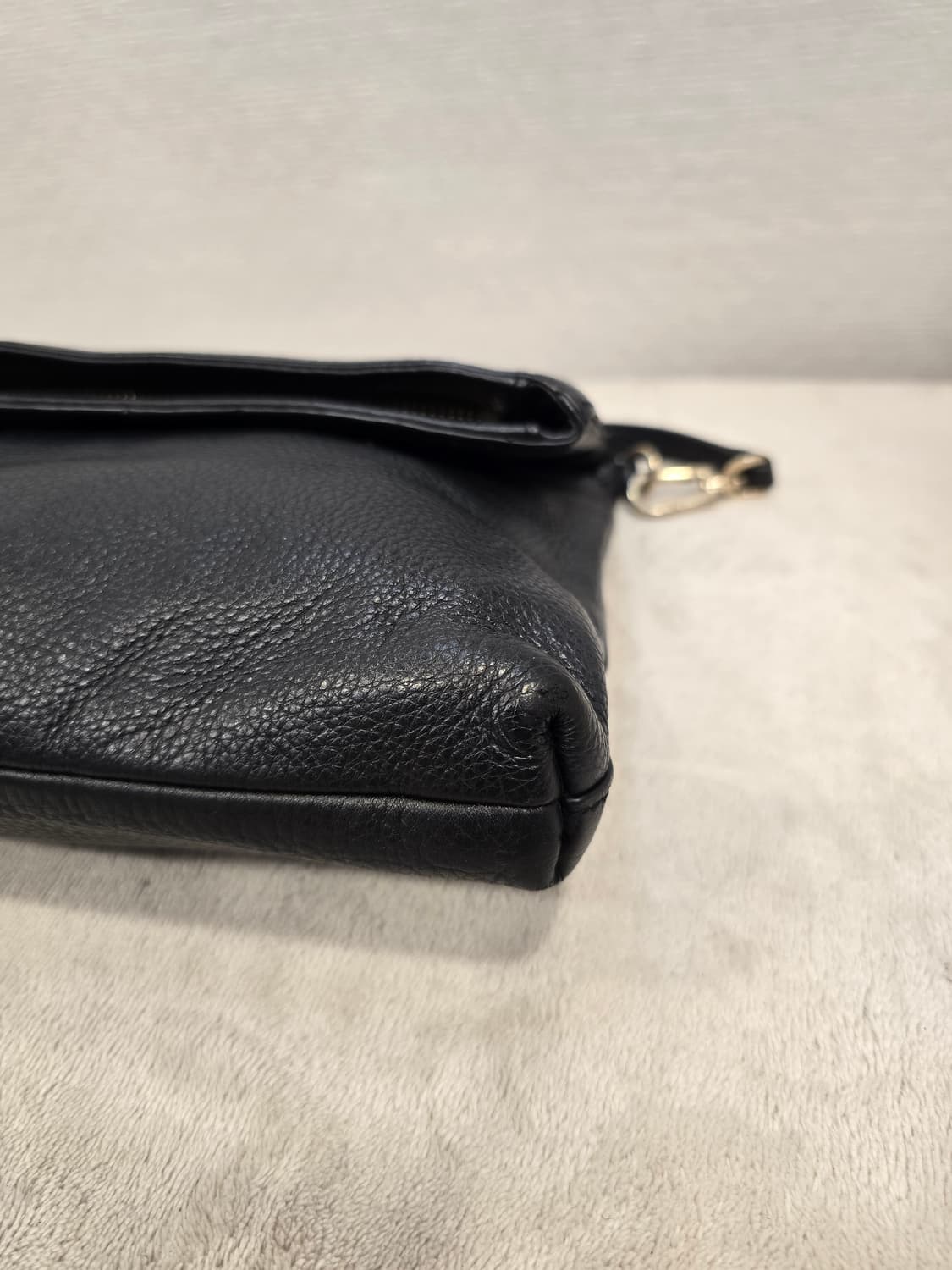 토리버치 테슬  블랙 가죽 크로스백 클러치백 상품이미지7