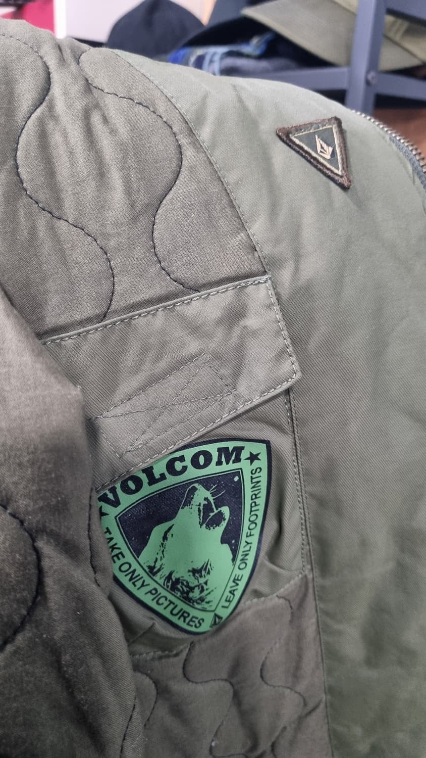 볼컴 희귀템 카키색 MA-1 항공점퍼 105size 상태매우좋음 상품이미지6