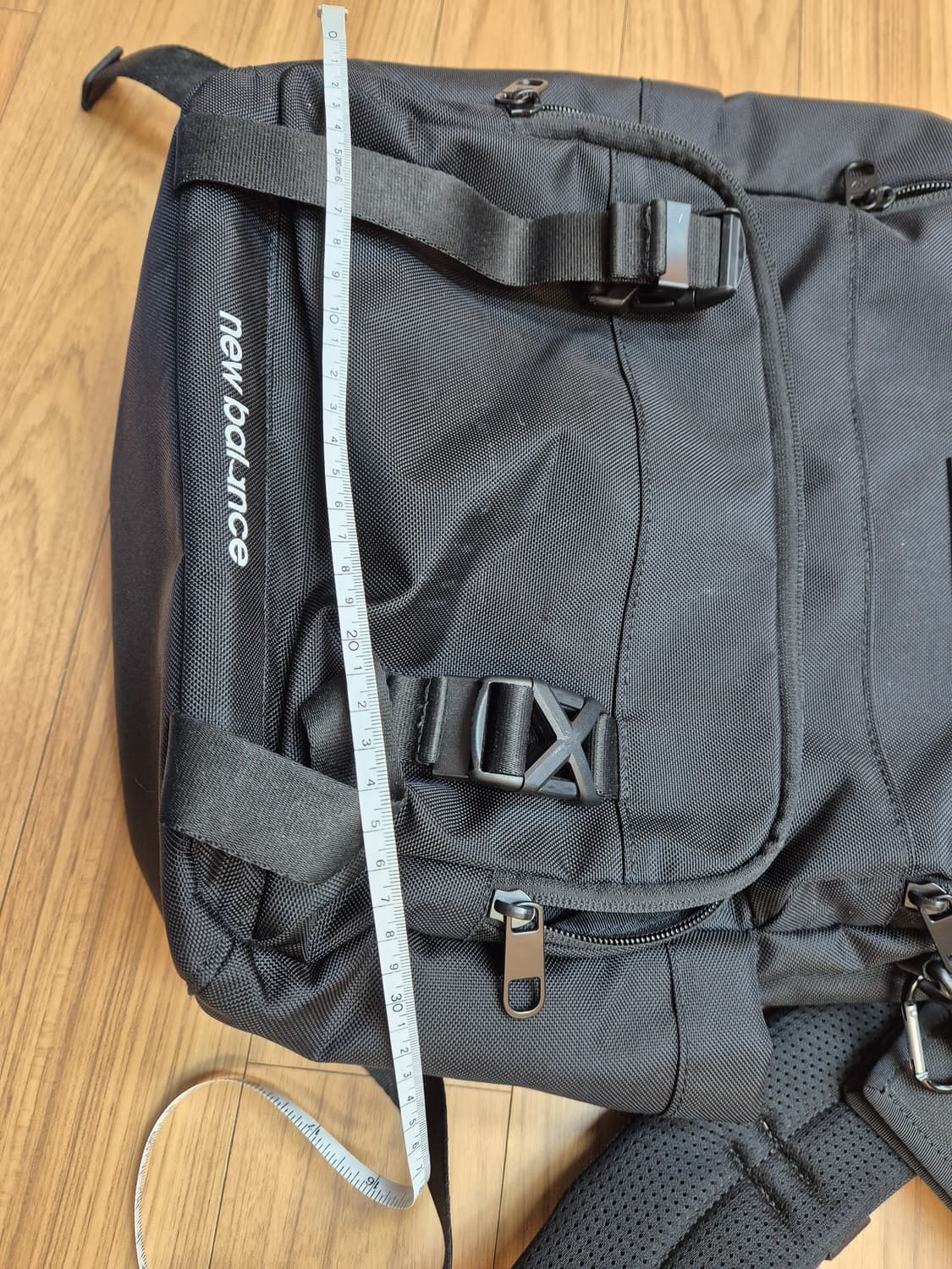 뉴발란스 백팩입니다
- 스타일 번호는 NBGCDSS104-00입니다
-  상품이미지5