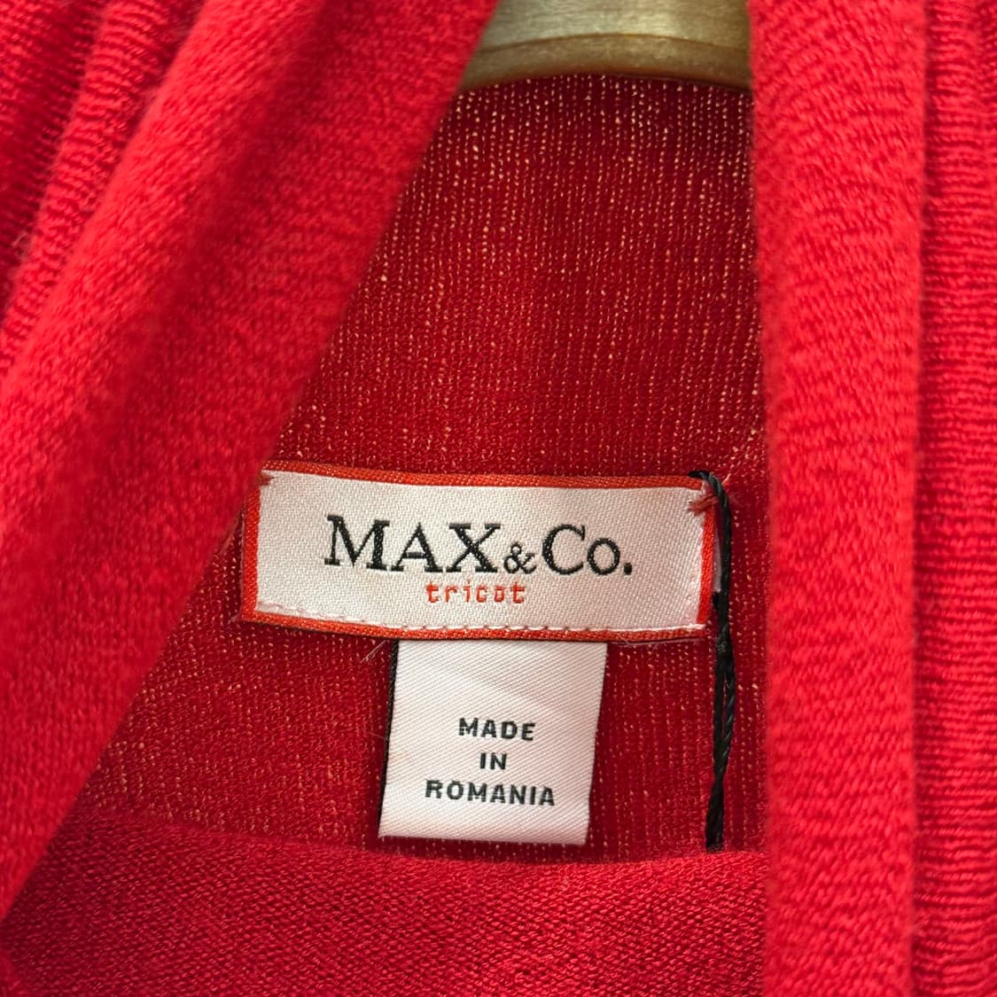 막스앤코 터틀넥 반팔 니트 파인 니트 롤 엣지 디테일 슬림핏 레드 상품이미지6