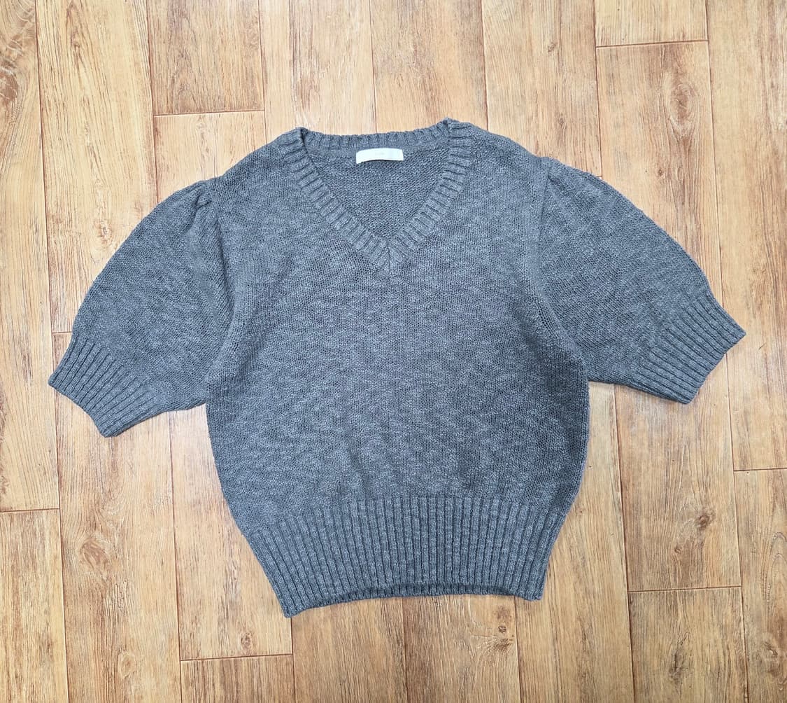 우이(ouie) V넥 퍼프소매 니트 프리사이즈 새상품 상품이미지5