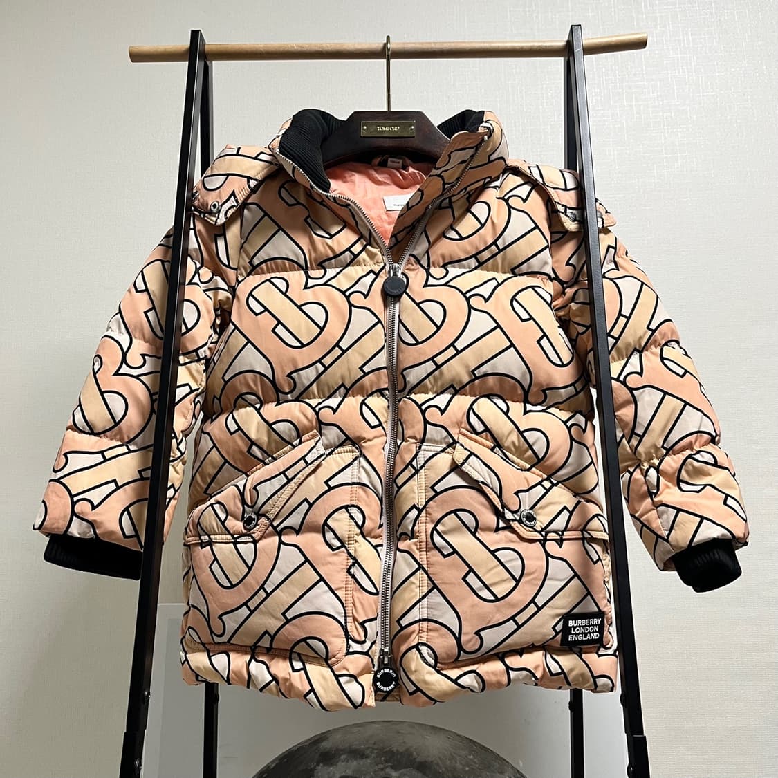  정품 6y 116) 버버리 TB로고 모노그램 다운 패딩 상품이미지1