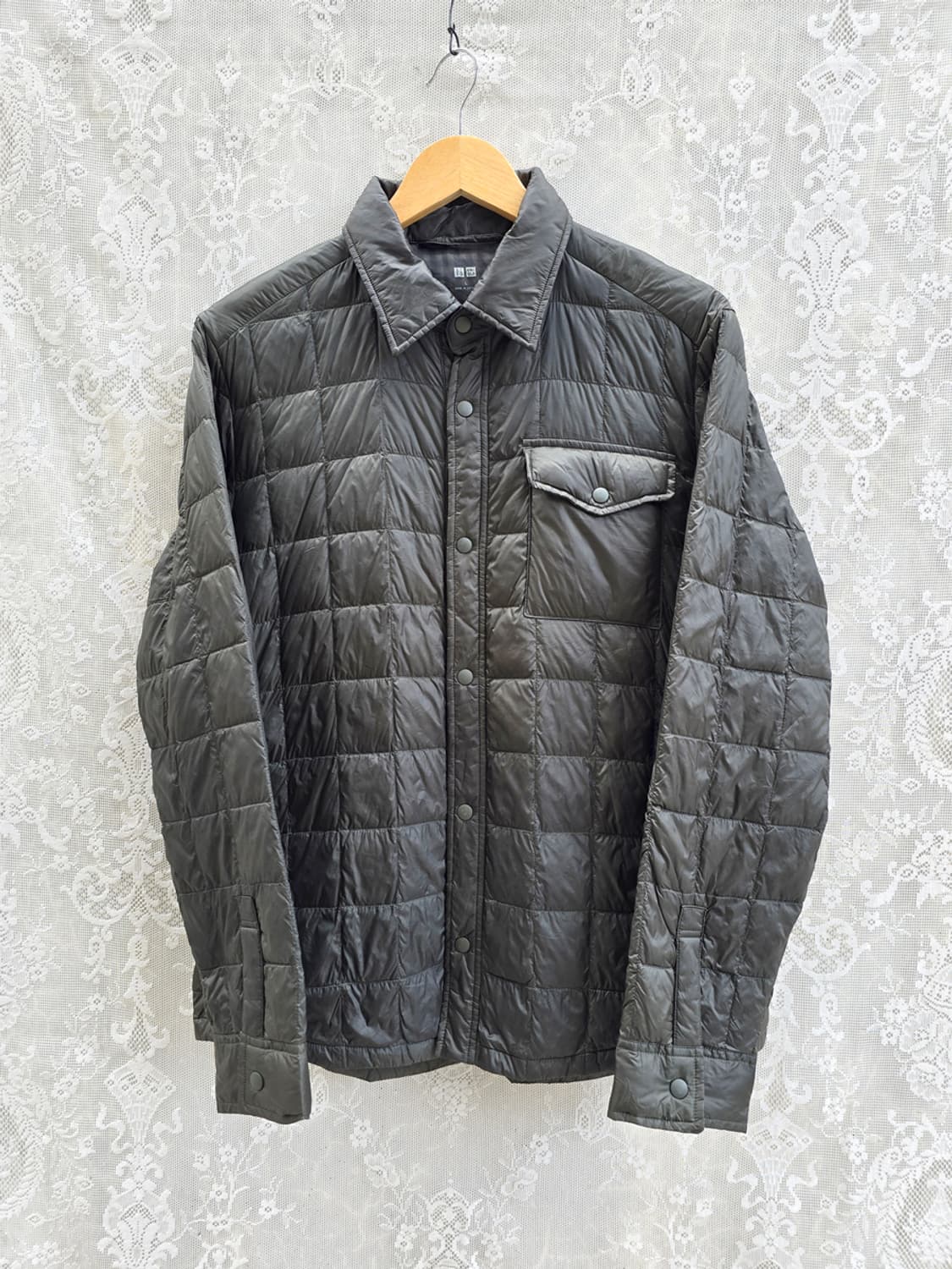 유니클로 셔츠형 경량패딩 상품이미지1