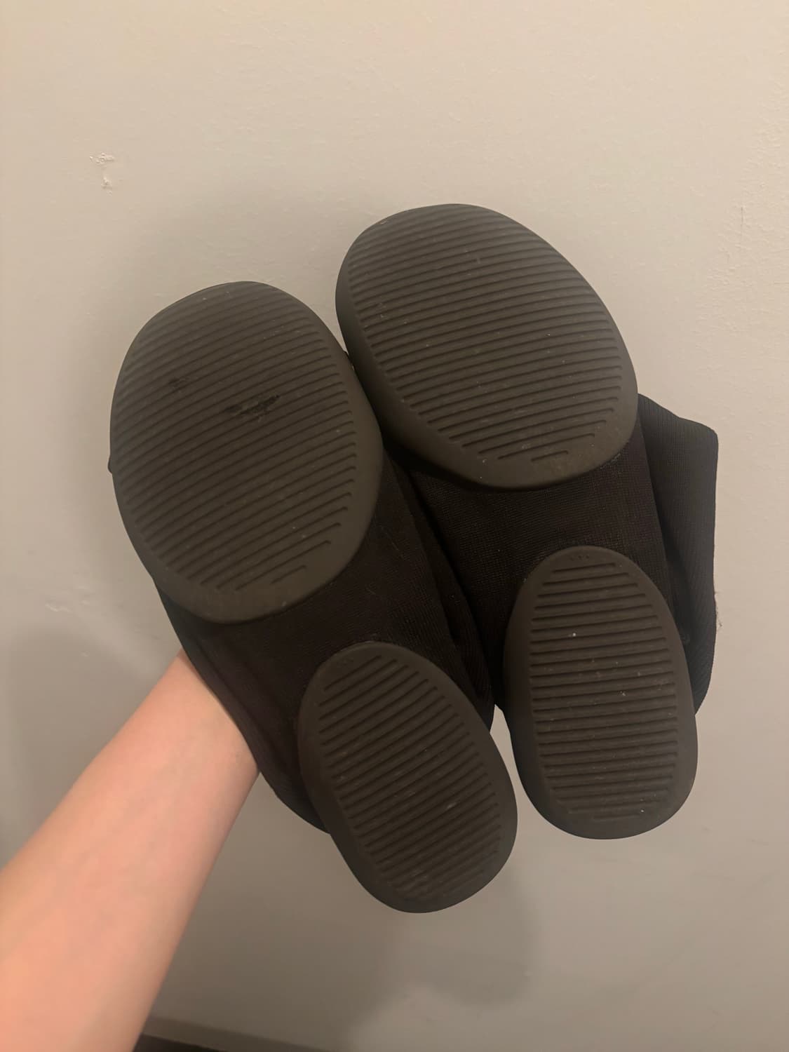 Yeezy 상품이미지3