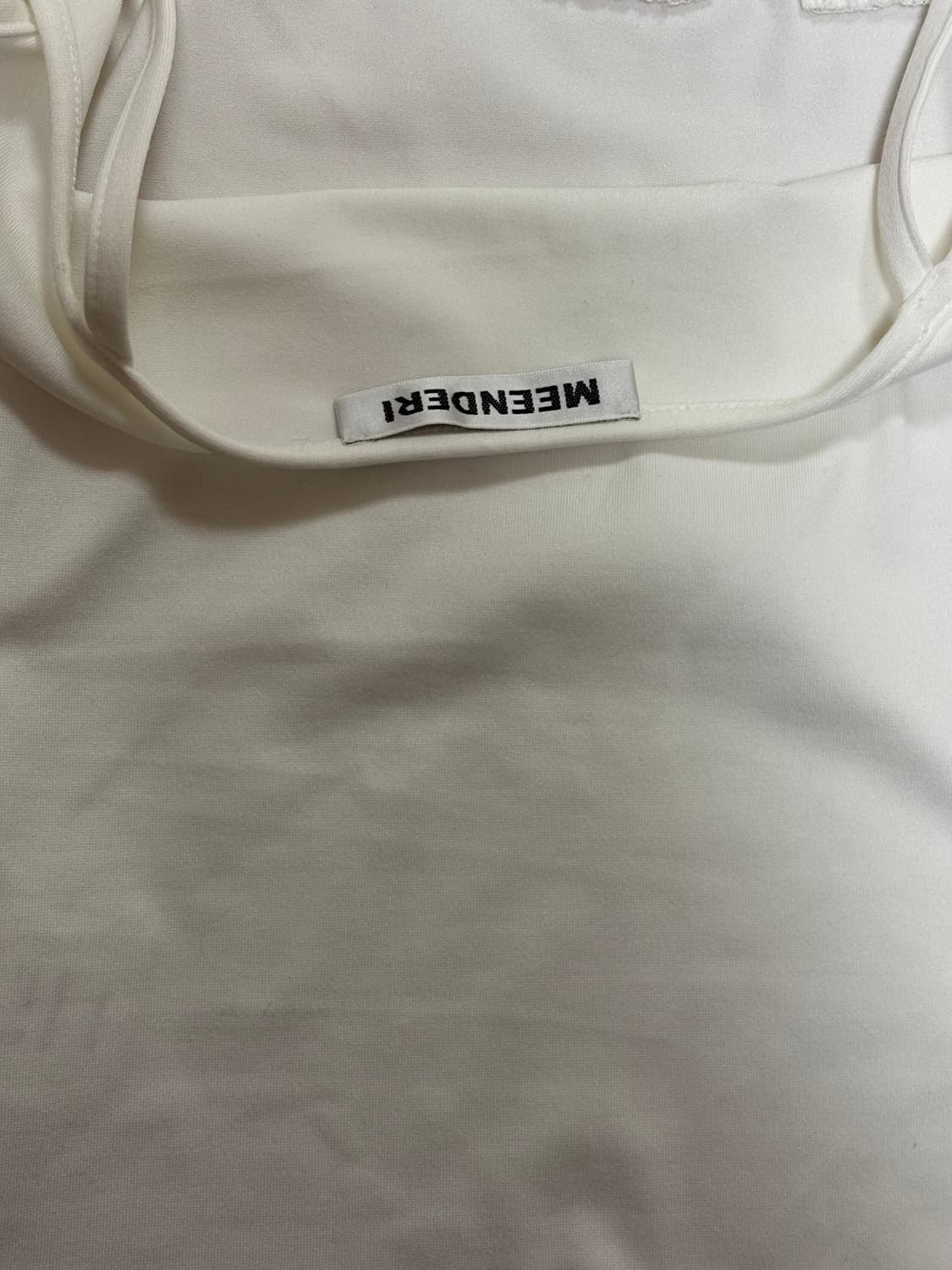 민더리 셔링 레이어드 슬리브리스 화이트 (키오프 벨 착용)SHIRRING 상품이미지10