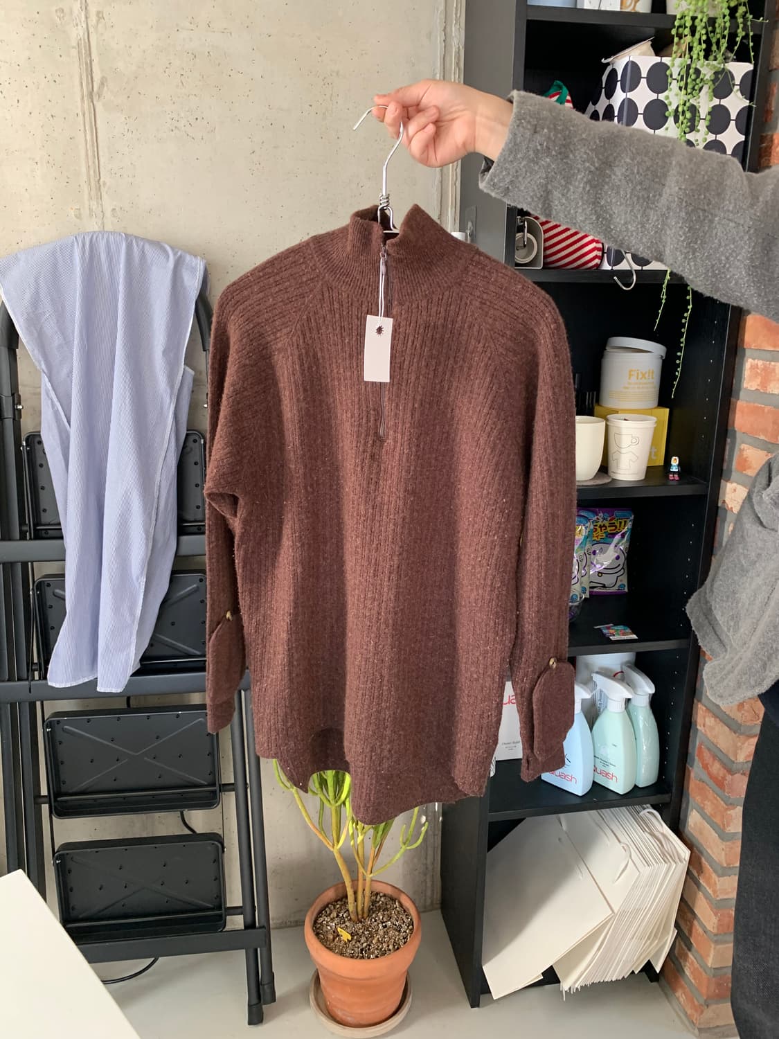 Perverze 퍼버즈 핑거홀 글러브 니트 상품이미지1