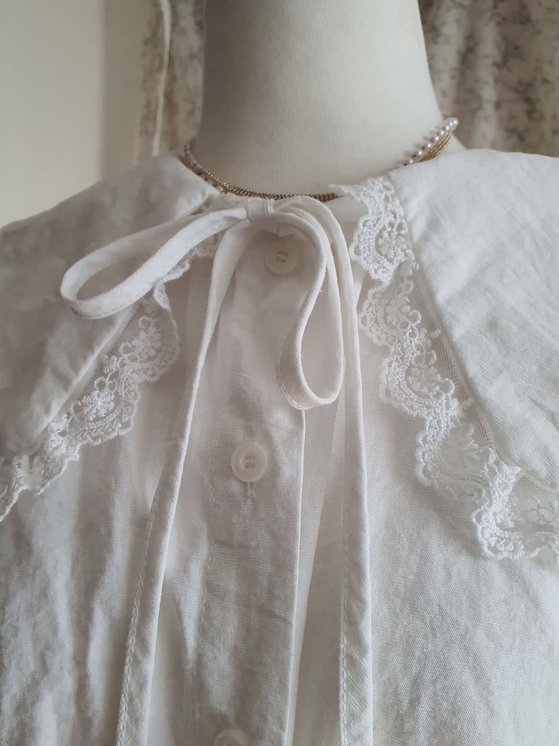 [지뢰계] 레이스 카라 화이트 블라우스 상품이미지1