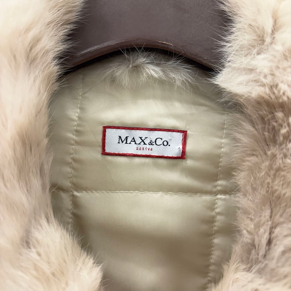 막스앤코 숏 패딩 자켓 넥 라인 퍼 트리밍 미니멀 포켓 디테일 아이보리 상품이미지6