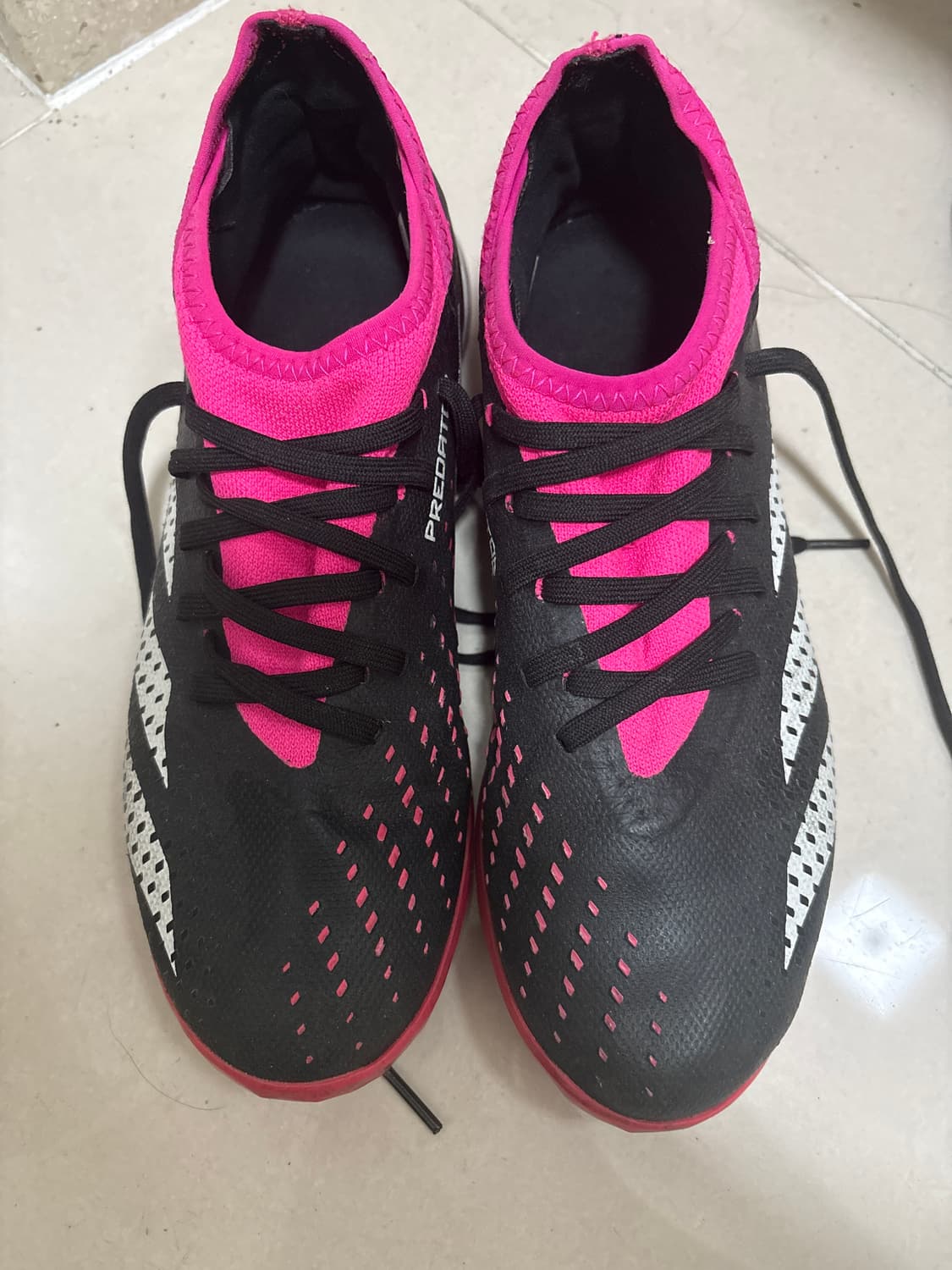 아디다스 프레데터 애큐러시.3 TF 팀 쇼크 핑크 코어 블랙 상품이미지2