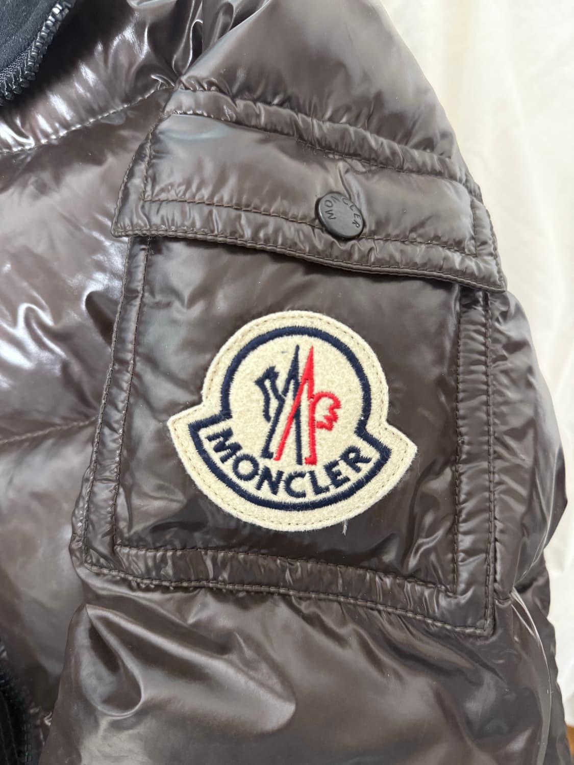 정품) 몽클레어 여성 빅와펜 유광패딩 사이즈 2 상품이미지2